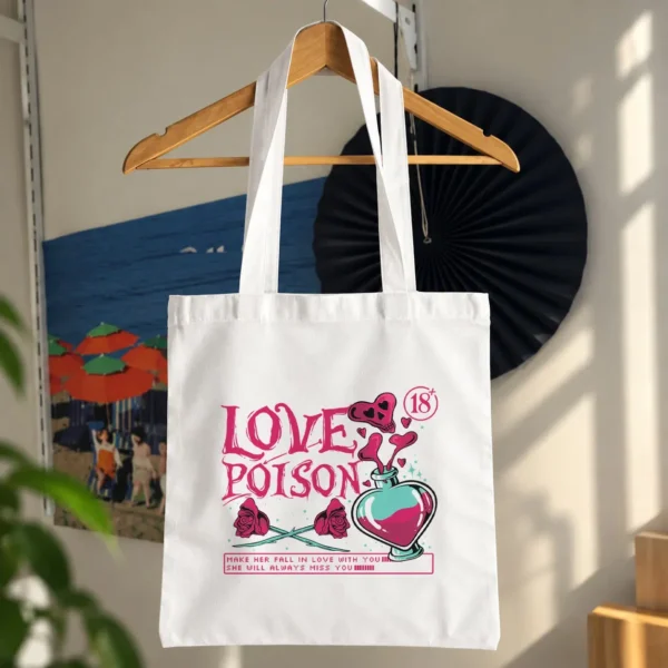 توت بگ عاشقانه طرح Love Is Poison