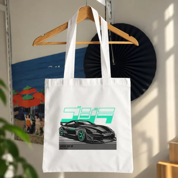 توت بگ نیسان GT-R مشکی با رینگ فیروزه‌ای طرح گودزیلا