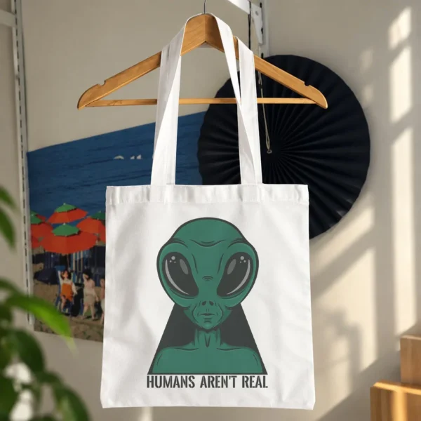 توت بگ موجود فضایی طرح Humans Aren’t Real کد 9463