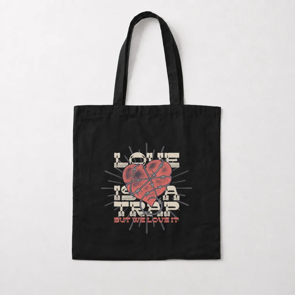 توت بگ عاشقانه طرح Love Hurts But We Love It کد 3825