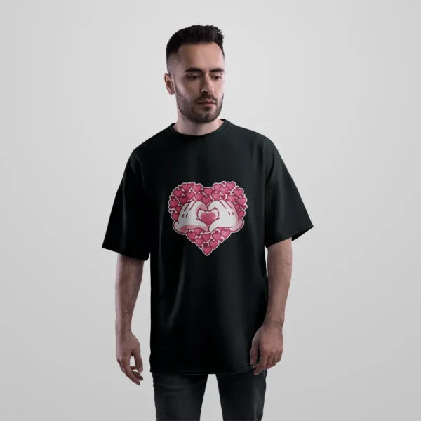 تیشرت اورسایز طرح قلب دست‌ها (Heart Hands) کد 30385